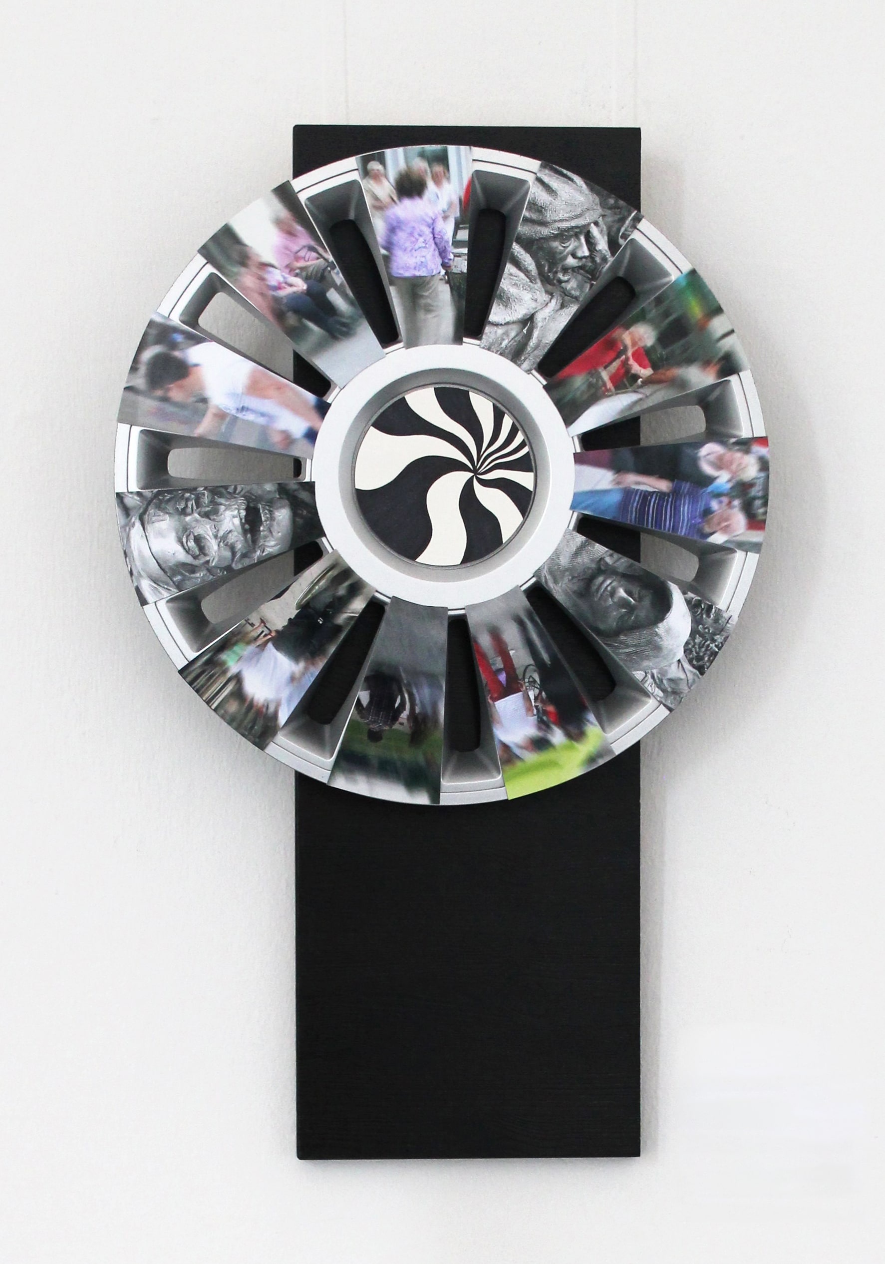 Vom Kommen und Gehen II 2014  Düsseldorf Durchmesser  47cm - Quellenangabe monochrome Fotos s. Bild und Text